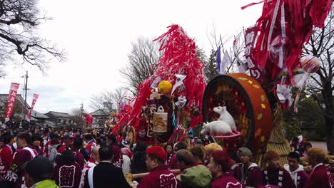 Sagicho-Matsuri-Flota-En-El-Año-De-La-Rata-En-Exhibición-En-Una-Ciudad-Japonesa