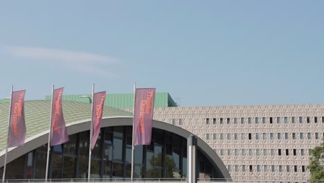 Teatro-De-La-ópera-De-La-Ciudad-De-Dortmund.-Plano-Medio,-Cámara-Lenta