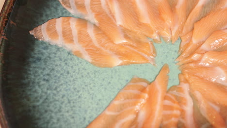 Köstliche-Thunfischstreifen,-Perfekt-Für-Eine-Kabuki-Sushi-Mahlzeit-–-Nahaufnahme