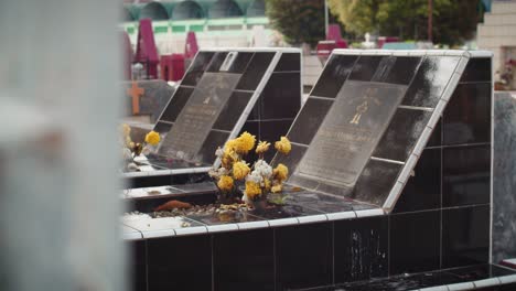 Gräber-Auf-Dem-Christlichen-Friedhof-Von-Medan.-Schuss-Enthüllen