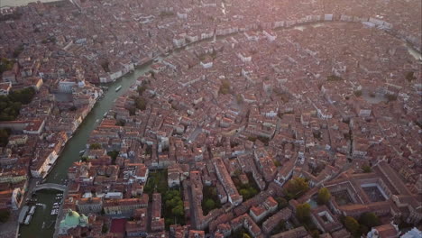 Aerial-shot-of-rooftops-in-Venice-lit-by-morning-sunshine,-Italy