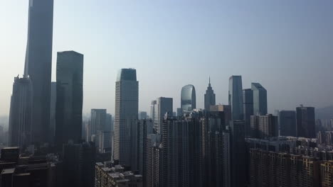 Toma-Aérea-Del-Distrito-De-Construcción-Central-De-Guangzhou-En-Un-Día-Soleado-Por-La-Tarde