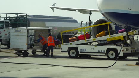 Operaciones-Del-Aeropuerto-Jetblue-En-Long-Beach-California