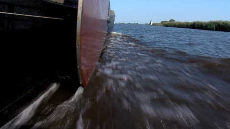 Segeln-Mit-Klassischen-Booten-Auf-Binnengewässern-Friesland-Niederlande