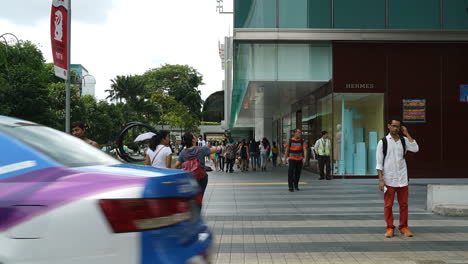 Singapur-–-Zeitrafferaufnahme-Der-überfüllten-Orchard-Road-In-Singapur
