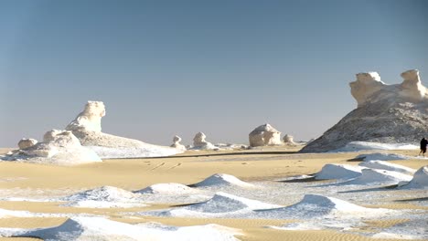 The-White-Desert---Black-Desert-in-Egypt