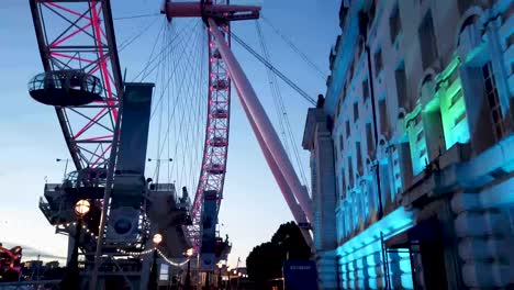 Coca-Cola-London-Eye-Shot-Tarde-En-La-Noche-Desde-El-Banco-Sur,-Londres,-Reino-Unido