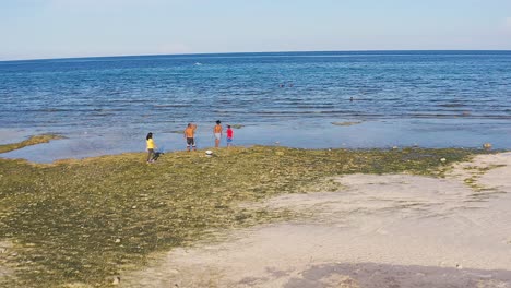 Luftflug-über-Kristallklarem,-Türkisgrünem-Küstenriffwasser-In-Bohol,-Philippinen