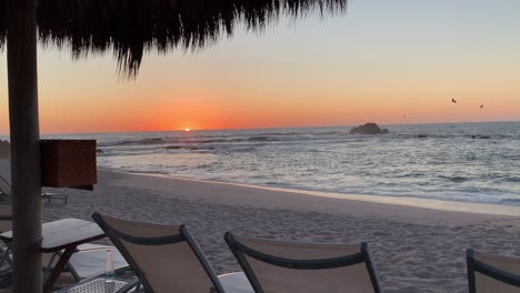 Impresionantes-Vistas-De-Una-Puesta-De-Sol-En-El-Océano-En-Punta-Mita,-México