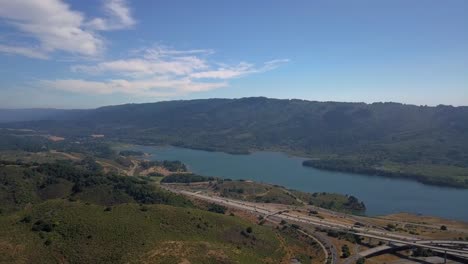 Aerial-of-Mountain-and-lake-in-san-mateo-near-highway-280-california,-Time-lapse