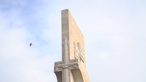 Zoom-out-on-Monument-of-the-discoveries-in-Lisbon,-Portugal