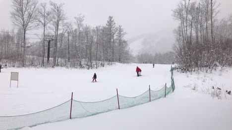 cable-or-Ski-lift-in-Niseko-Ski-Resort,-Hokkaido,-Japan