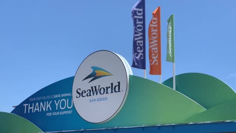 Der-Haupteingang-Von-Sea-World-San-Diego,-Einer-Wichtigen-Touristenattraktion-Und-Themenpark-In-Südkalifornien