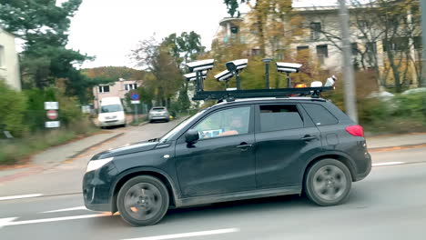 Kamera-Auf-Dem-Dach-Eines-Street-View-Autos,-Großes-Kamerasystem-Auf-Dem-Dach-Eines-Autos