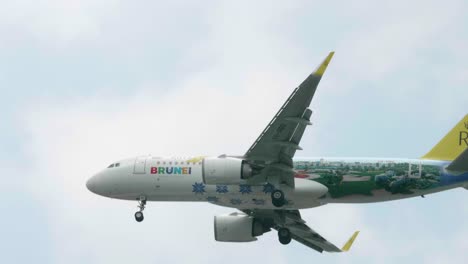 Royal-Brunei-Airlines-Airbus-A320-251n-V8-rbd-Acercándose-Antes-De-Aterrizar-En-El-Aeropuerto-De-Suvarnabhumi-En-Bangkok-En-Tailandia