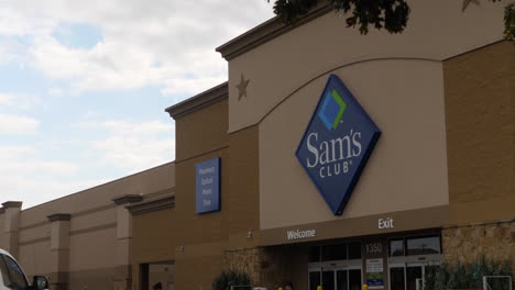 Wide-Shot-of-a-Sam's-Club-storefront.-4k