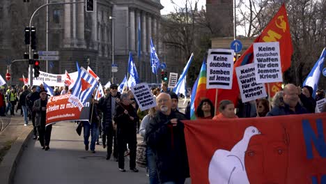 Protesta-Contra-La-Guerra-Y-Contra-El-Ejército-En-Alemania