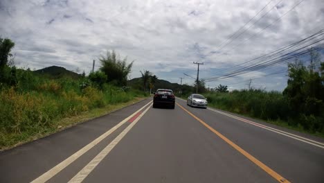 Dies-Ist-Ein-Zeitraffer-Mit-Einer-Vor-Dem-Lkw-Montierten-Action-kamera,-Die-Auf-Der-Phet-Kasem-Road-Von-Pranburi-Nach-Hua-Hin-Und-Von-Hua-Hin-Nach-Bangkok-Fährt