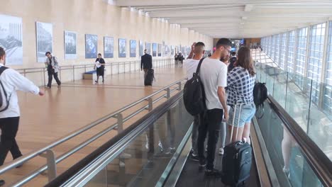 Tourists-on-a-moving-walkway-in-transit-on-Ben-Gurion-airport,-Israel