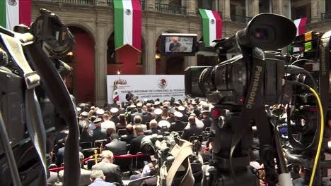 Linke-Kamerabewegung-Während-Der-Offiziellen-Veranstaltung-Des-Mexikanischen-Präsidenten