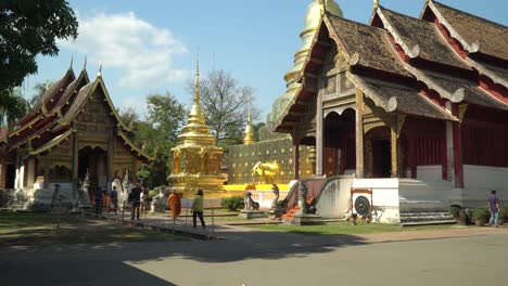 Daytime-at-Phra-Singh-Temple-in-Chiang-Mai,-Thailand
