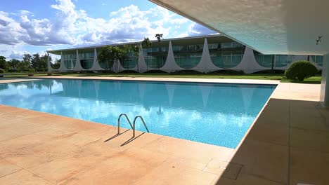 Piscina-Del-Palacio-Alvorada,-Perteneciente-A-La-Casa-Oficial-Del-Presidente-De-Brasil