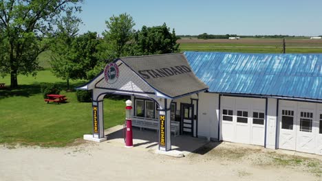 Altmodische-Tankstelle-An-Der-Route-66,-Luftaufnahme