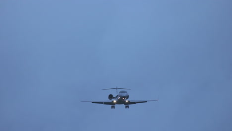 A-small-regional-jet-approaches-the-runway-in-crosswind-conditions-at-dusk-at-San-Diego-International-Airport