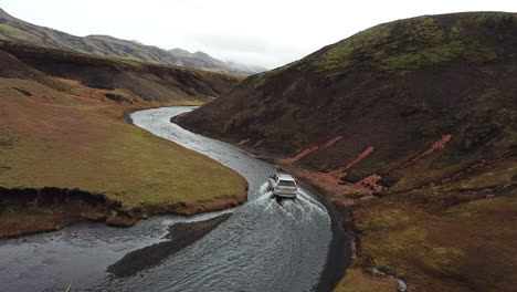 Urban-Expedition-in-Extreme-Condition-on-Iceland