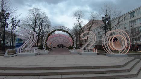 Dekoration-Im-Vorstadtpark,-Um-Das-Neue-Jahr-Zu-Feiern