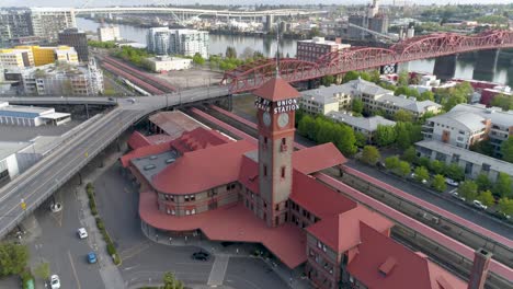 Historische-Luftaufnahmen,-Die-Zeigen,-Dass-Die-Portland-Union-Station-Aufgrund-Von-Covid-19-Leer-Ist