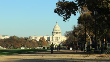 Wide-shot-of-the-US-Capitol-building-in-Washington-DC,-seen-from-the-park