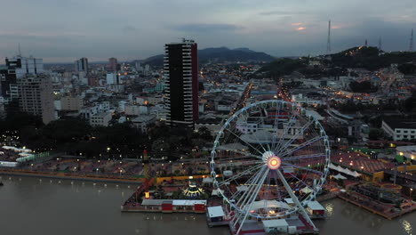 Ein-Drohnenschuss-In-Der-Stadt-Guayaquil,-Ecuador