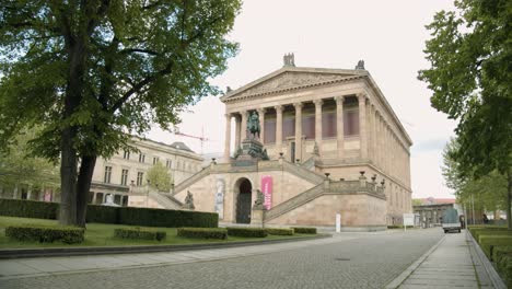 Establishing-Shot-of-Old-National-Gallery-in-Berlin-on-Museum-Island