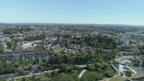 Aerial-of-the-beautiful-Exeter,-UK-skyline-on-a-sunny-summer-day