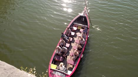 4k-Beautiful-view-of-gondola-floating-down-Arno-river-near-Ponte-Vecchio-bridge