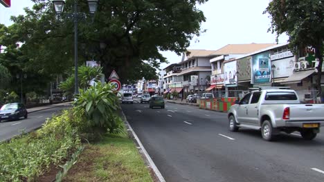 Papeete,-Hauptstadt-Der-Insel-Tahiti,-Geschäftiges-Stadtzentrum,-Verkehr-In-Französisch-Polynesien