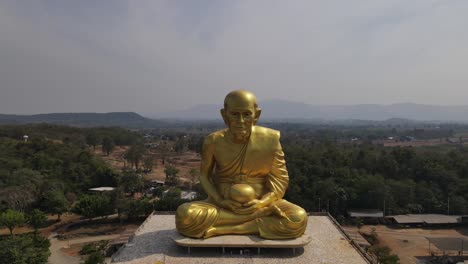 Luang-Pu-Thuat-giant-shrine-statue,-Luang-Pu-Thuat-was-born-in-1582-and-died-in-1682-in-Malaysia