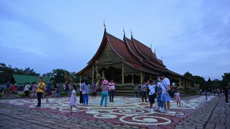 Sirindhorn-Wararam-Phu-Prao-Temple,-Lapso-De-Tiempo-Antes-Del-Anochecer