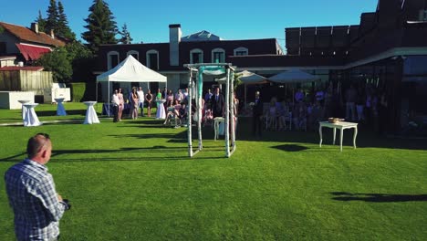 Hermosa-Ceremonia-De-Boda-Novia-Decoración-Disparar-Desde-Un-Dron