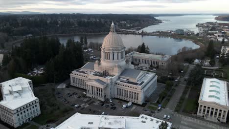 A-quiet-evening-at-the-Washington-State-Capitol,-Governor-Inslee-has-ordered-a-lockdown,-aerial