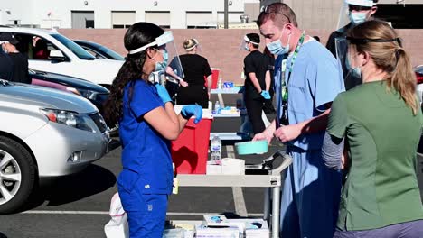 Trabajador-Médico-Del-Sitio-De-Distribución-De-La-Vacuna-Covid-19