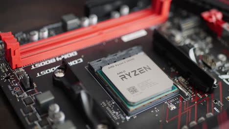 Una-Computadora-Amd-Ryzen-2400g-Cpu-En-Una-Placa-Base-Micro-Itx-Para-Una-Construcción-De-PC-Para-Juegos