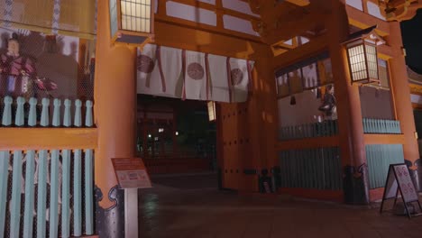 Fushimi-Inari,-Slow-Motion-Shot-of-Entrance-at-Night-in-the-breeze