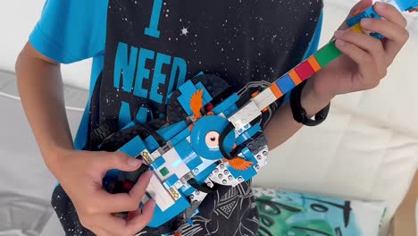 La-Guitarra-Eléctrica-Lego-Boost:-Enfoque-De-Bricolaje-Para-Permitir-Que-Los-Niños-Construyan,-Programen,-Jueguen-Y-Rockeen