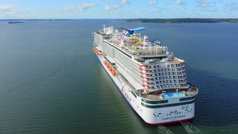 Celebración-Del-Carnaval-De-Cruceros-En-El-Archipiélago-Finlandés-Durante-Las-Pruebas-De-Mar