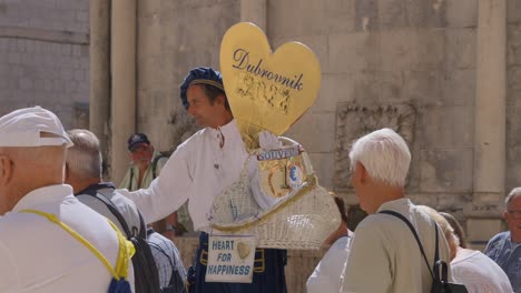 A-Croatian-guy-selling-souvenir-hearts-necklaces-in-Dubrovnik,-Croatia