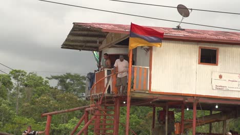 Trabajadores-En-Una-Draga-De-Oro-Colombiana-En-El-Río-Atrato-En-Las-Afueras-De-Quibdo