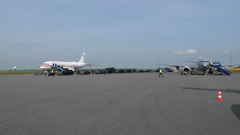 Aviones-Que-Transportaban-A-Líderes-Europeos-Llegaron-Al-Aeropuerto-De-Esbjerg-En-Dinamarca-Para-La-Cumbre-Del-Clima-Y-La-Energía-De-La-Ue