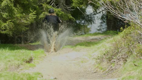 Mountain-biker-splashes-multiple-puddles-at-high-speed